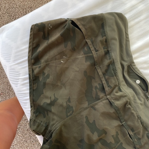 Lululemon running shorts - Picture 4 of 4